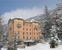 Residence Limone offers a formula combining the hospitality of a hotel with the freedom of an apartment. Situated in the centre of Limone Piemonte, about 600 metres from the chair lift.