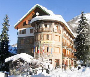 Grand Hotel Principe is situated nearby the ski-lifts of the “Riserva Bianca” area and a few steps from the centre of Limone Piemonte.