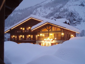 L'Artisin, 300m from the ski lifts and a 15 min walk to the resort centre.  |> Petit Meubl, right next to the lifts, 5 mins to the resort centre - walk out, ski back.